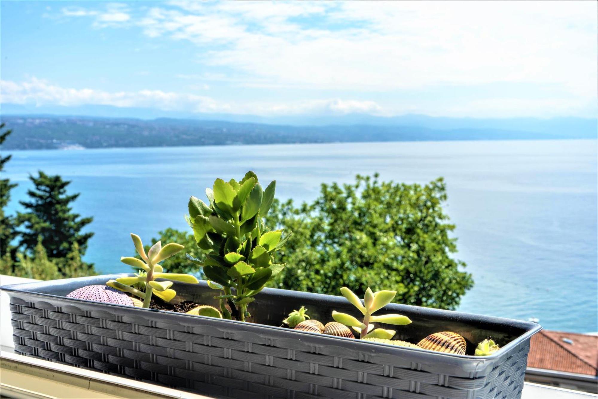 Apartment Near Beach With Sea View Opatija Exterior photo